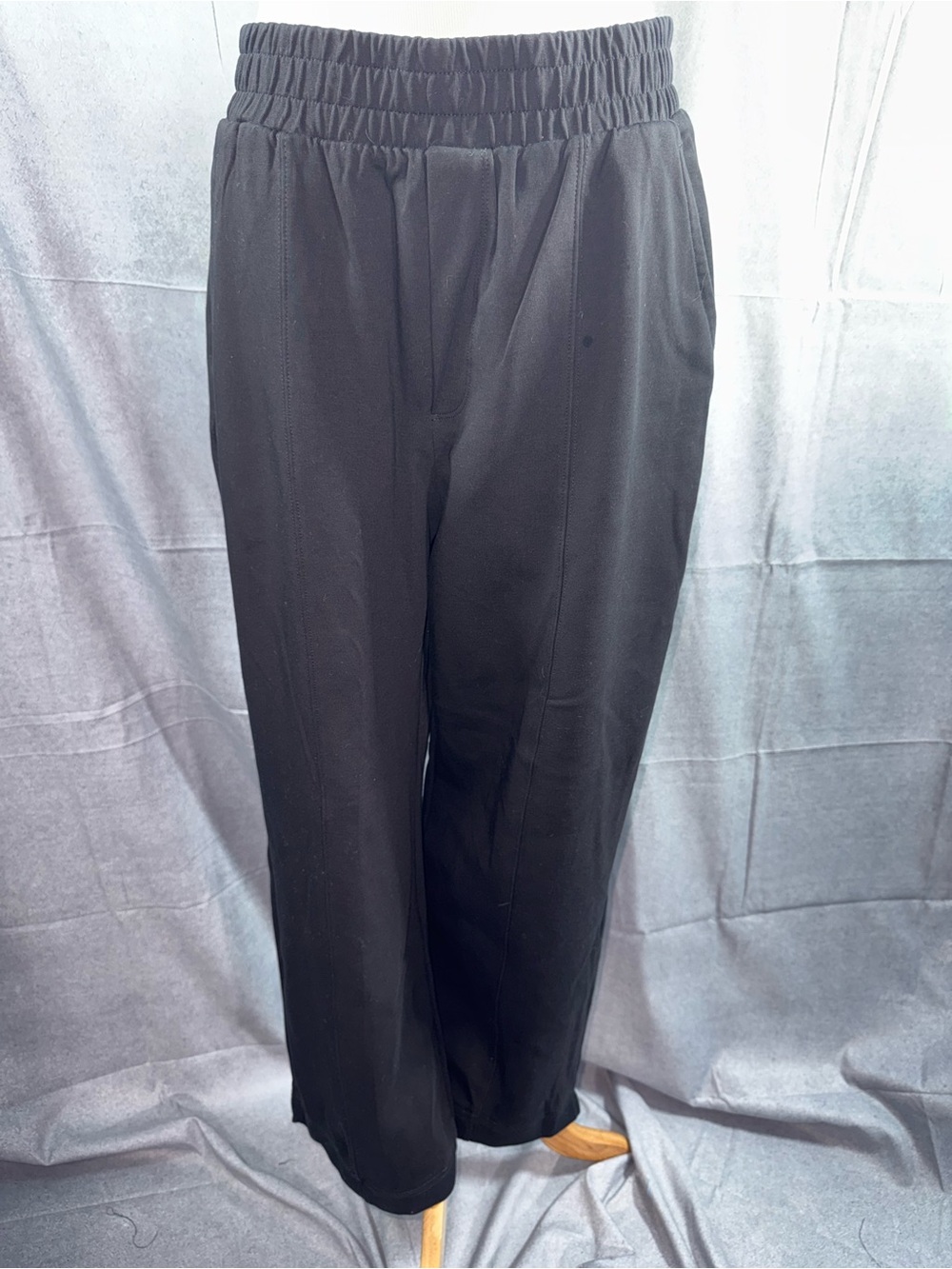 2597-Old Navy Black Women’s High-Waist Straight Joggers